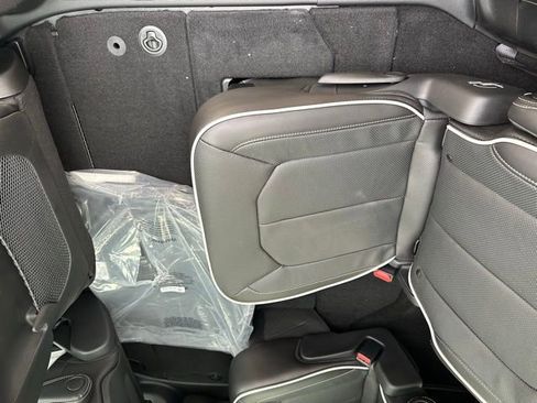 New 2026 Chrysler Pacifica Limited w/ S Appearance Package FWD image 16
