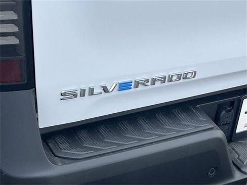 New 2025 Chevrolet Silverado EV LT image 31