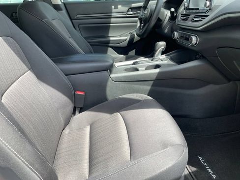 Used 2024 Nissan Altima 2.5 S FWD image 25