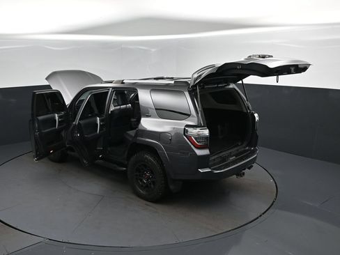 Used 2021 Toyota 4Runner SR5 Premium w/ Moonroof Package RWD image 2