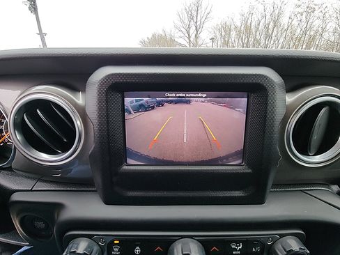 Used 2018 Jeep Wrangler Unlimited Sahara image 22