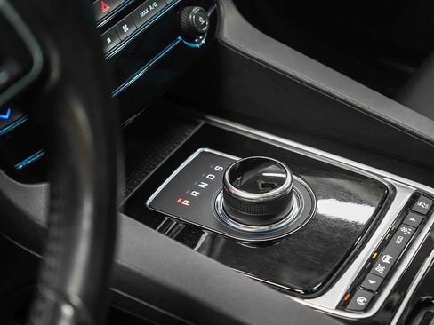 Used 2017 Jaguar F-PACE Premium image 24