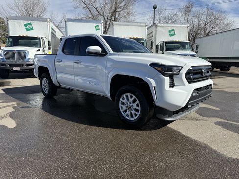 Certified 2025 Toyota Tacoma SR5 image 8