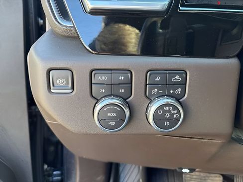 Used 2022 GMC Sierra 1500 SLT w/ SLT Premium Plus Package AWD/4WD image 19