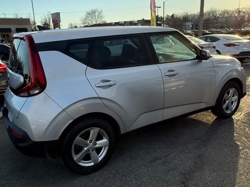 Used 2020 Kia Soul LX image 4