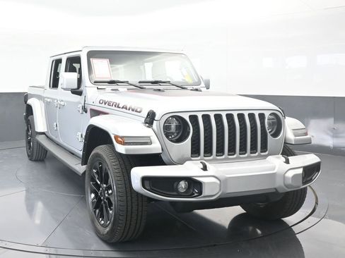 Used 2022 Jeep Gladiator Overland image 9