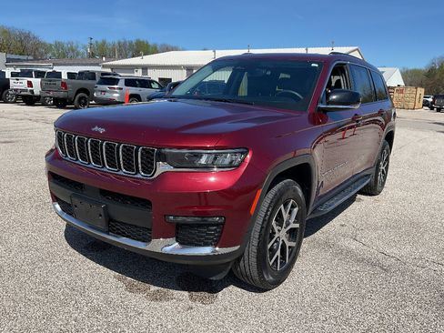 Used 2023 Jeep Grand Cherokee L Limited image 3