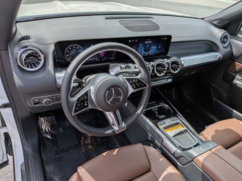 Used 2026 Mercedes-Benz GLB 250 4MATIC image 10