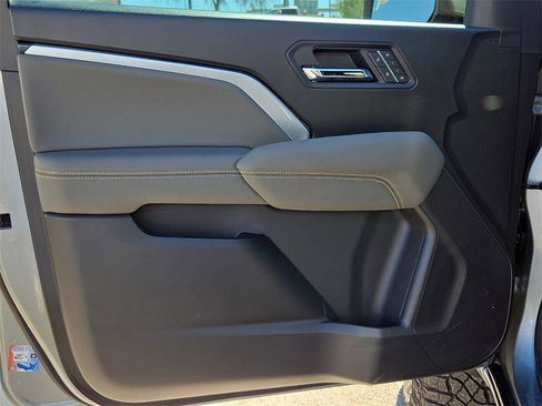 Used 2025 Chevrolet Colorado ZR2 w/ Technology Package image 16