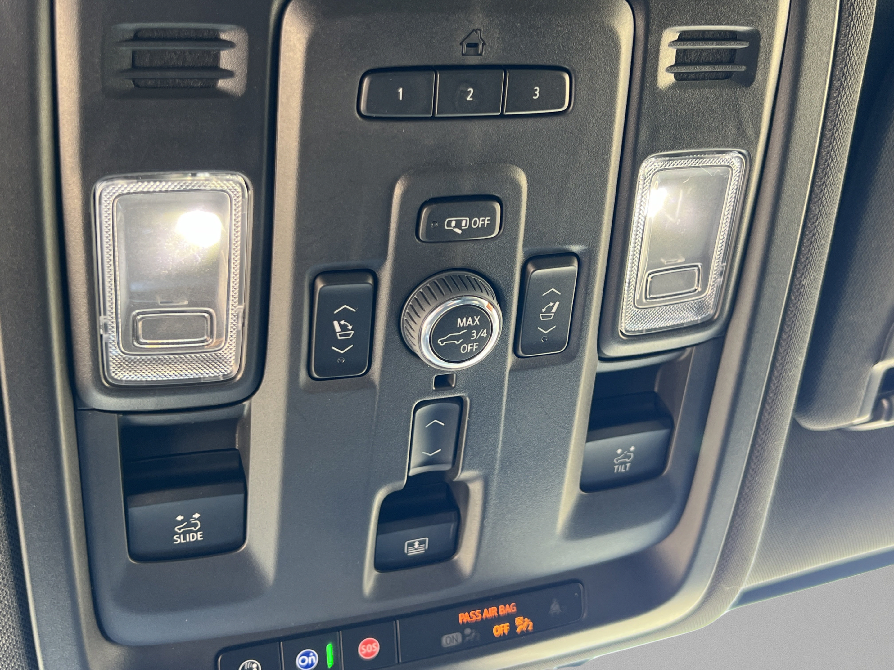 Used 2023 GMC Yukon XL AT4 w/ Technology Package AWD/4WD image 9