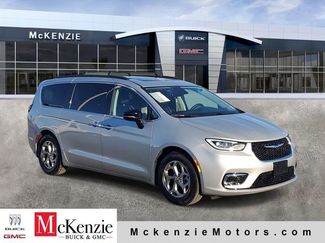 Used 2024 Chrysler Pacifica Limited w/ Uconnect Theater Family Group video 1