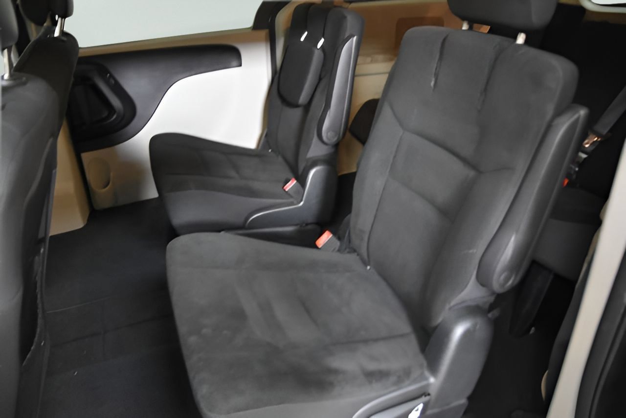 Used 2018 Dodge Grand Caravan SE w/ UConnect Hands-Free Group FWD image 21