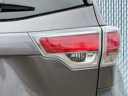 Used 2014 Toyota Highlander Limited AWD/4WD image 20