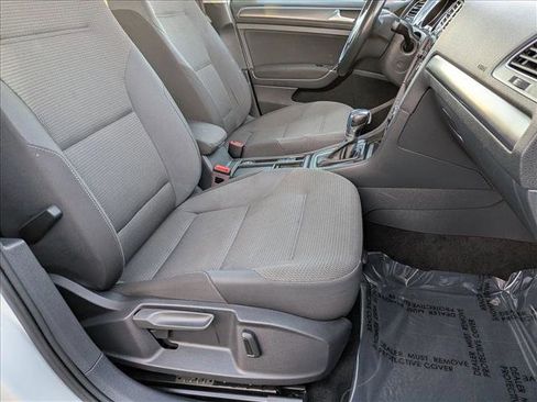 Used 2019 Volkswagen e-Golf SE w/ Driver Assistance Package image 19