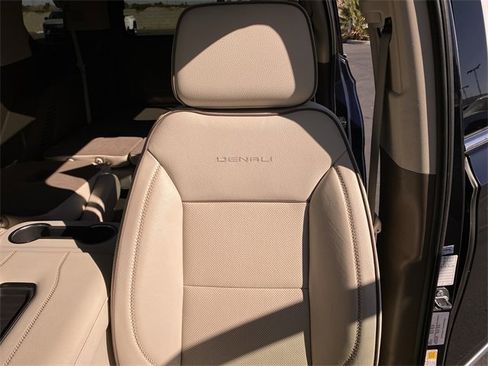 Used 2023 GMC Yukon Denali image 25