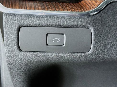Certified 2023 Volvo XC60 B5 Plus w/ Protection Package Premier FWD image 10