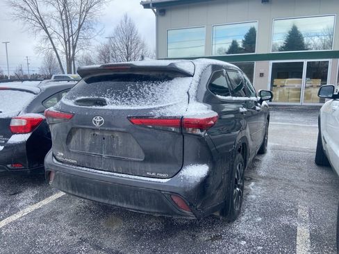 Used 2021 Toyota Highlander XLE image 5