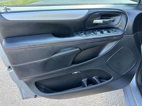 Used 2019 Dodge Grand Caravan GT image 40