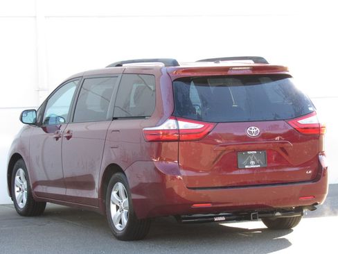 Used 2015 Toyota Sienna LE FWD image 5