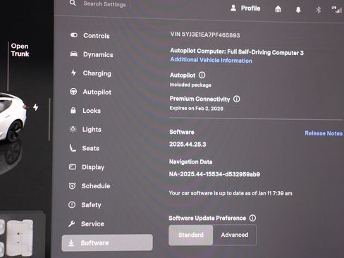 Used 2023 Tesla Model 3 Standard Range image 9