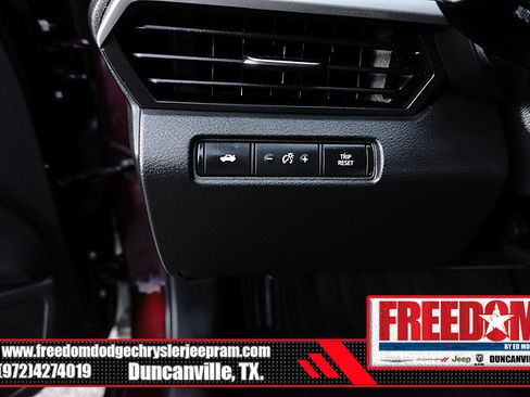 Used 2025 Nissan Altima 2.5 SV FWD image 24
