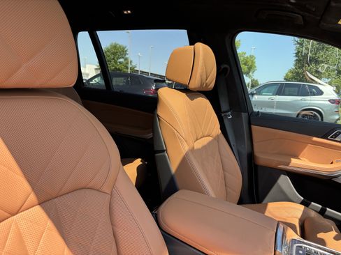 Certified 2025 BMW X7 xDrive40i w/ M Sport Package AWD/4WD image 34