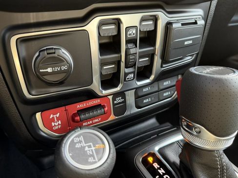 New 2026 Jeep Gladiator Mojave w/ Technology Group AWD/4WD image 26