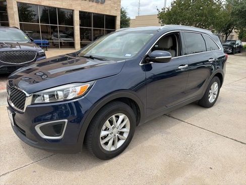 Used 2017 Kia Sorento FWD w/ LX Convenience Package image 2