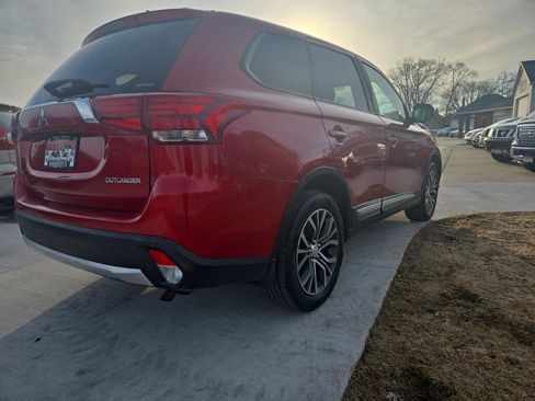 Used 2018 Mitsubishi Outlander SE image 4