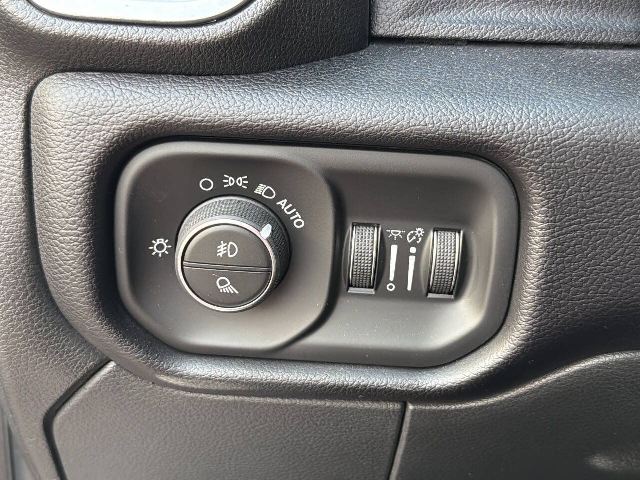 Used 2021 RAM 3500 Laramie AWD/4WD image 39