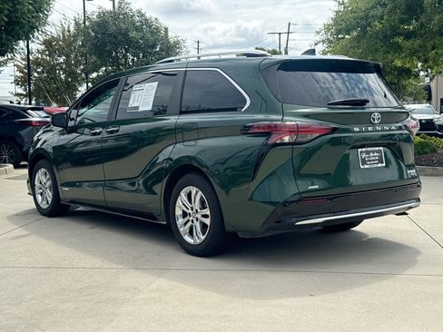 Used 2021 Toyota Sienna Platinum AWD/4WD image 6