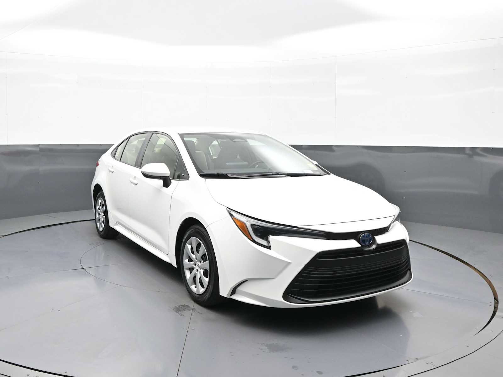 Used 2023 Toyota Corolla LE FWD image 3