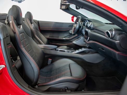 Used 2020 Ferrari Portofino RWD image 14