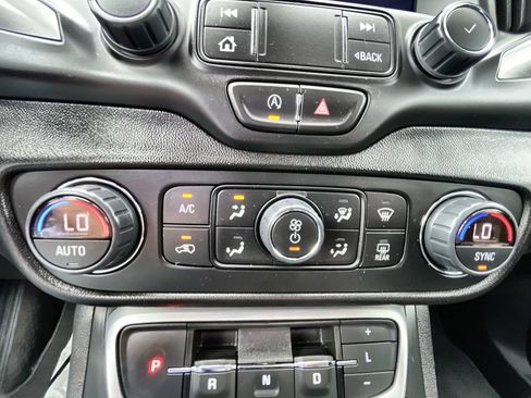 Used 2023 GMC Terrain SLT FWD image 18