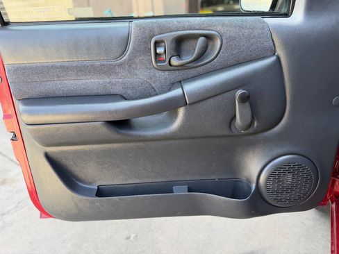 Used 1999 Chevrolet S10 Pickup LS w/ Preferred Equipment Group image 15