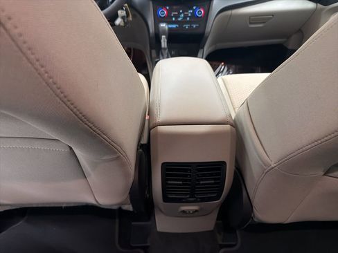 Used 2017 Ford Escape SE image 24