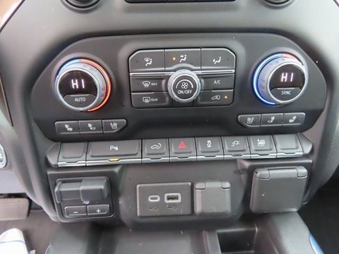 Certified 2022 Chevrolet Silverado 1500 High Country image 35