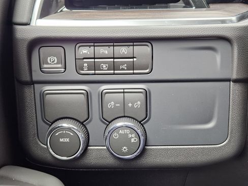 New 2026 Chevrolet Suburban LS w/ LPO, Dark Essentials Package RWD image 20