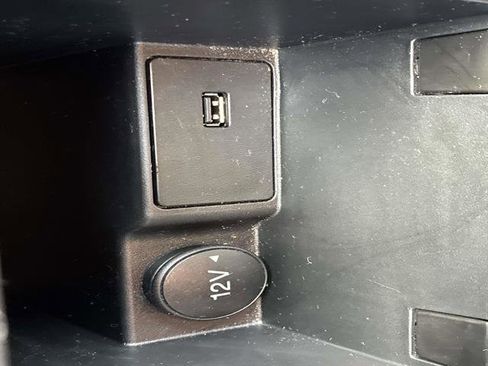 Certified 2018 Ford Focus SE w/ SE Appearance Package image 15