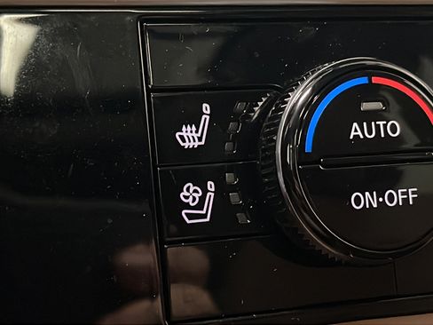 Used 2025 Nissan Pathfinder Platinum AWD/4WD image 40