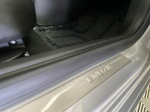 Used 2017 Chevrolet Cruze LT w/ Sun And Sound Package FWD image 29