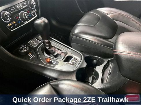 Used 2020 Jeep Cherokee Trailhawk w/ Comfort & Convenience Group AWD/4WD image 24