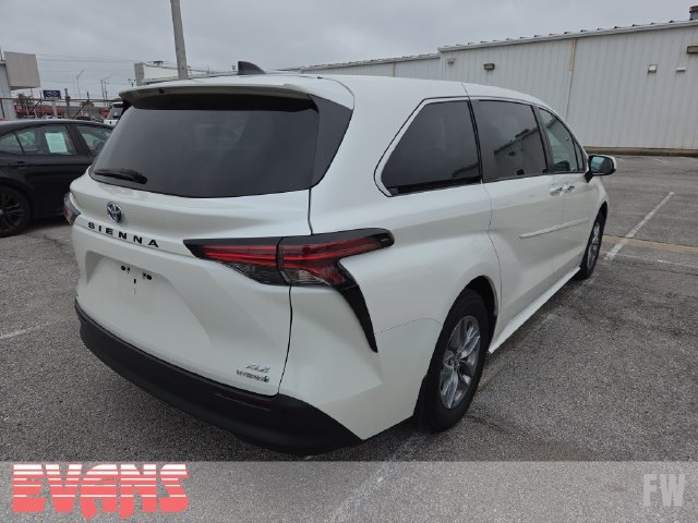 Used 2021 Toyota Sienna XLE AWD/4WD image 4