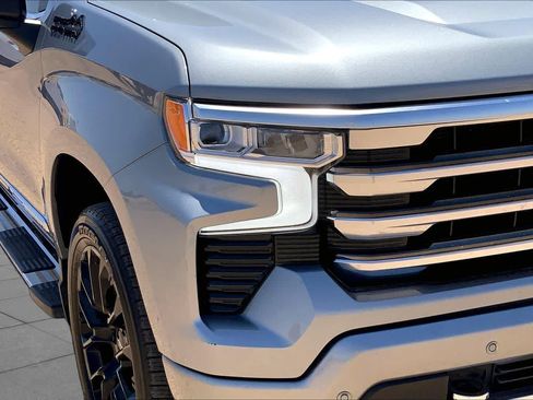 Used 2024 Chevrolet Silverado 1500 High Country w/ High Country Premium Package AWD/4WD image 28