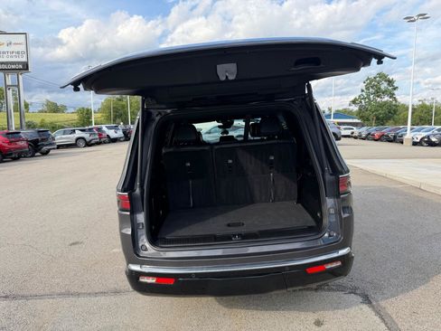 Used 2022 Jeep Wagoneer Series II AWD/4WD image 12