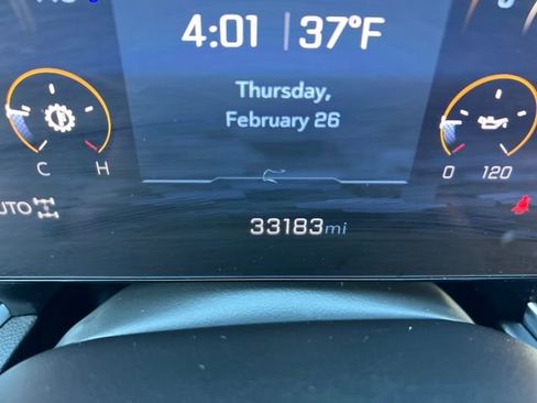 Used 2025 Chevrolet Suburban Z71 image 25