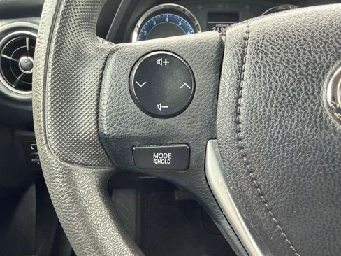 Used 2019 Toyota Corolla LE FWD image 38