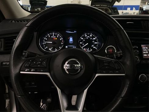 Used 2017 Nissan Rogue SV AWD/4WD image 22