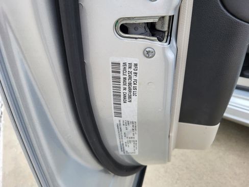 Used 2024 Chrysler Pacifica Touring-L image 29