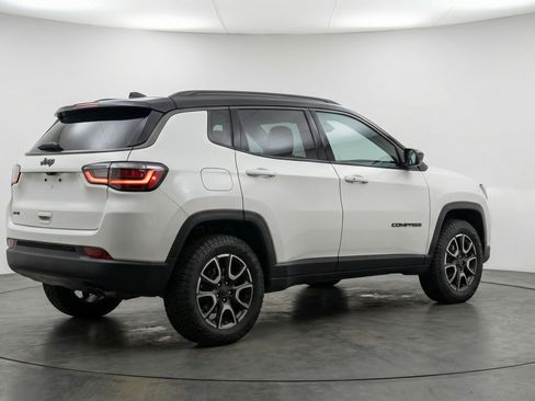 Used 2025 Jeep Compass Trailhawk image 9